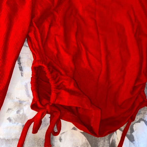 Steve Madden size XS red long sleeved crop top - Picture 3 of 5